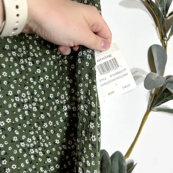 NWT Green Floral Pull On Shorts - Picture 2 of 5